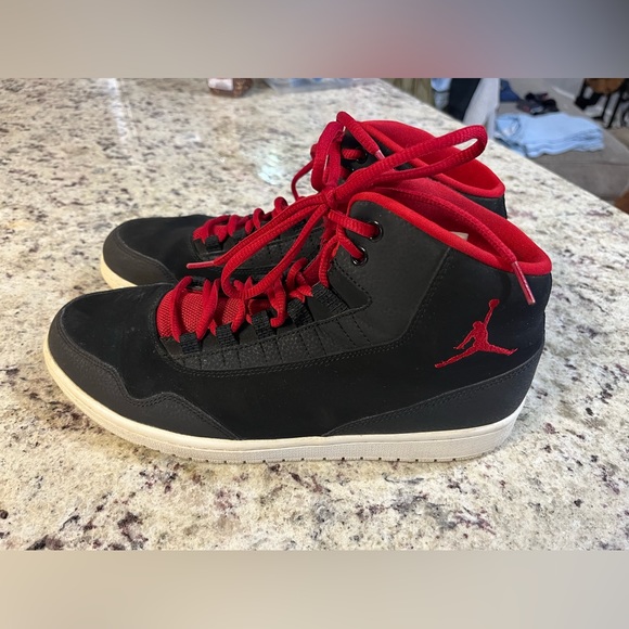 Nike Air Jordan Executive GS Black Red High Top Shoes 820240-001 Men Size 11.5 - Picture 2 of 4